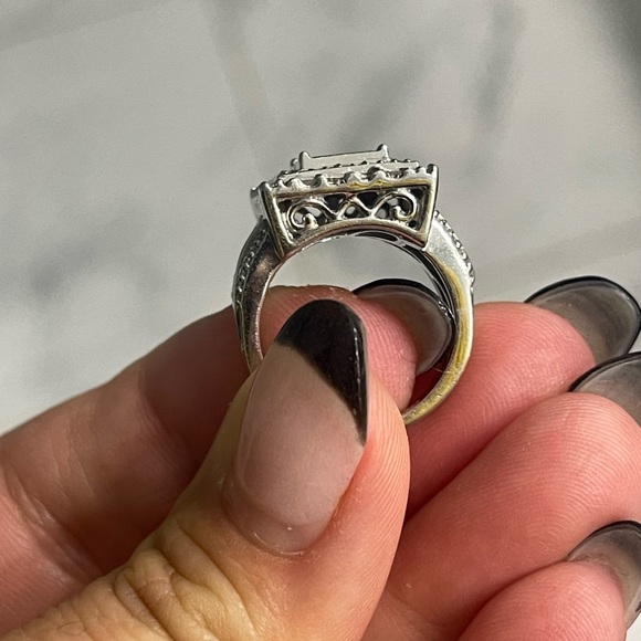 Elegant Silver Square Diamond Ring